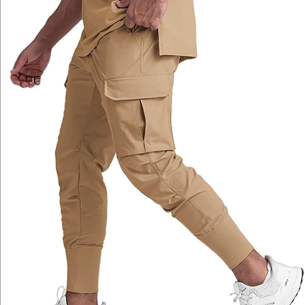Men’s cargo slim tapered jogger pants, EUC, size small.